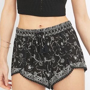 UO Floral Black & White Printed Dolphin Shorts